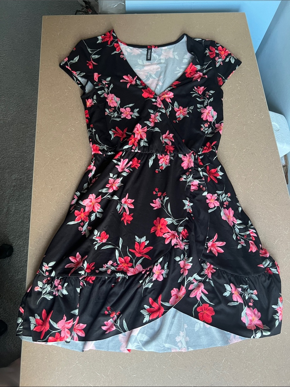Women’s Black Floral V-Neck Dress with Pink Red Blooms H&M